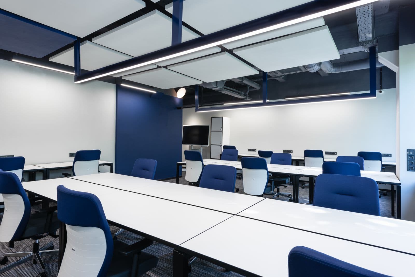 Hot Desk vs. Dedicated Desk vs. Private Office: Which Coworking Plan Is Right for You?